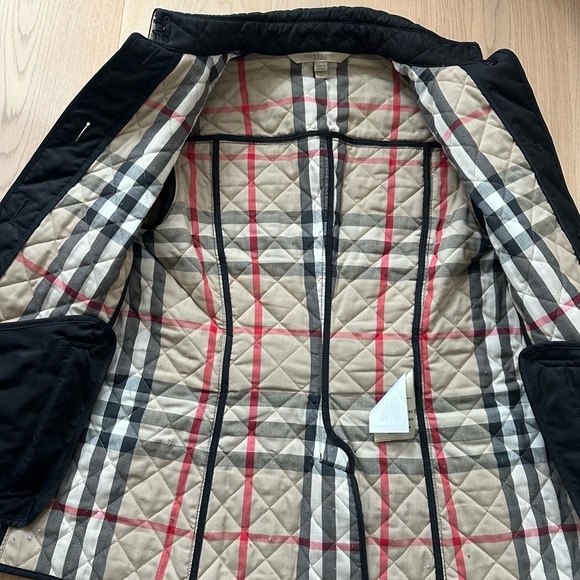 classic quilted burberry jacket - Picture 3 of 8
